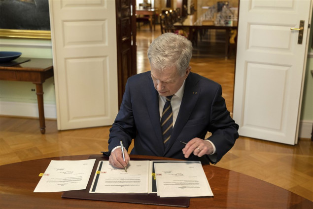 Finski predsjednik potpisao zakon kojim njegova zemlja postaje članica NATO-a