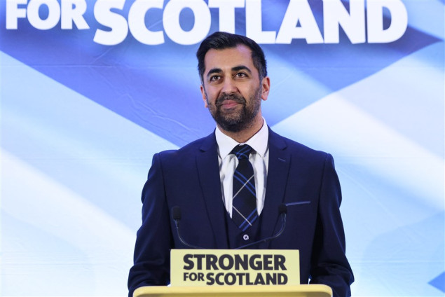 Humza Yousaf će zamijeniti Nicolu Sturgeon na mjestu prvog ministra škotske vlade