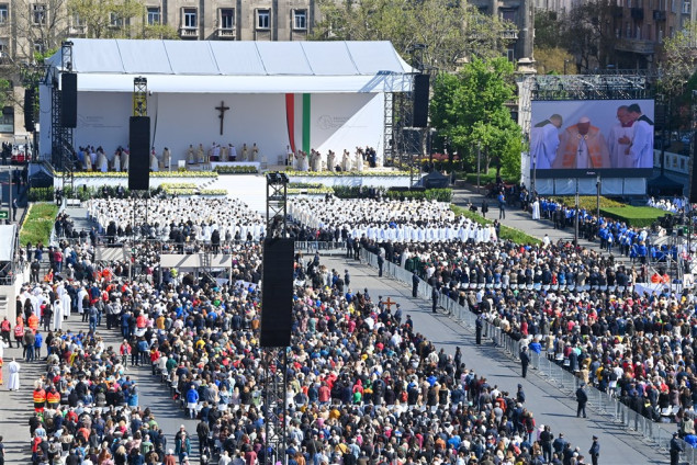 Papa pozvao Mađarsku i Evropu da otvore vrata migrantima i siromašnim