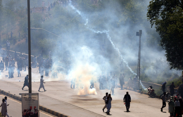Osmodnevni pritvor bivšem premijeru Khanu, broj mrtvih raste