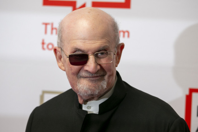 Salman Rushdie piše knjigu o napadu zbog kojeg je ostao bez vida na jedno oko