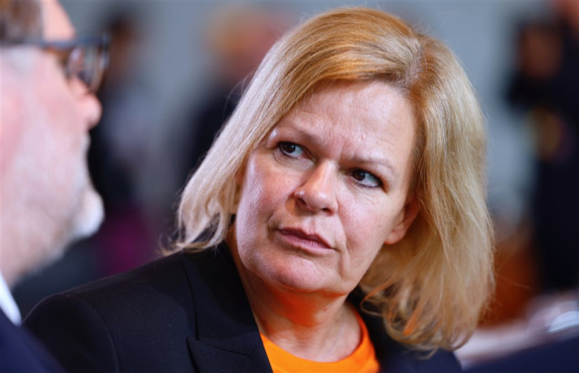 Njemačka ministrica Faeser želi uvesti zabranu nošenja noževa u vozovima