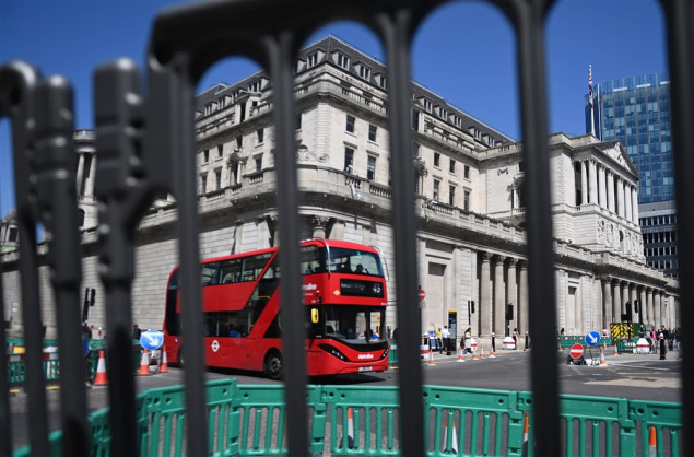 Strahuje se od recesije u Britaniji nakon što je Banka Engleske povećala kamatne stope