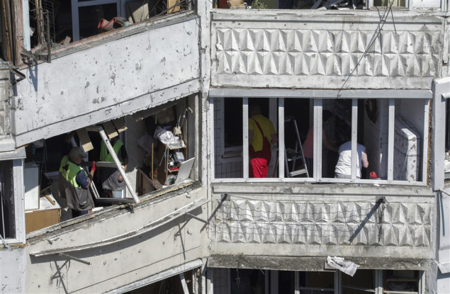 Skoro 300 stanova oštećeno u napadu ruskih dronova u Ukrajini