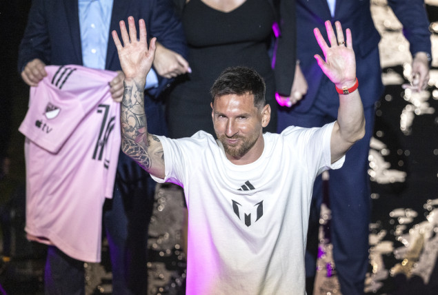 Lionel Messi Predstavljen Na Prepunom Stadionu Intera U Miamiju