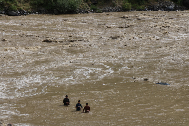 Oko 100.000 ljudi evakuirano u Pakistanu zbog poplava