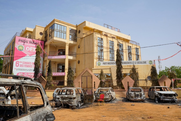 Svrgnutog predsjednika Nigera posjetio doktor, zatočen u teškim uslovima