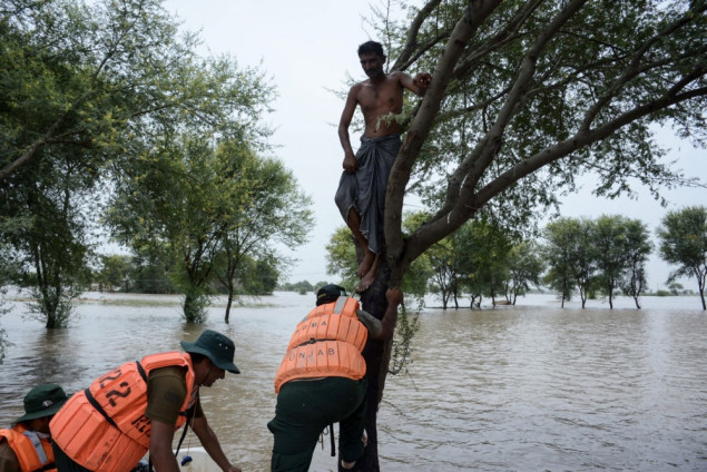 Pakistan: Više od 100.000 ljudi evakuisano zbog poplava