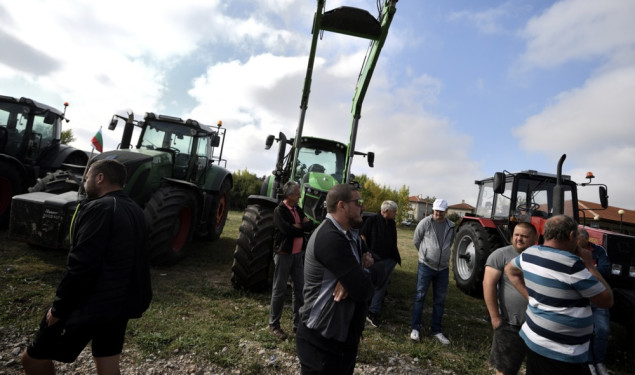 Poljoprivrednici traktorima u Bugarskoj blokiraju puteve zbog uvoza ukrajinske robe