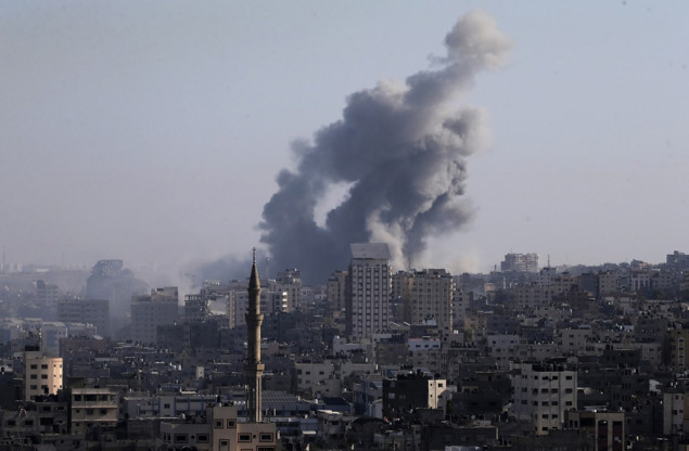 Gaza: Neidentifikovane Palestince ukopavaju u masovne grobnice