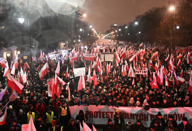 Prethodna vlast izvela desetine hiljada ljudi u Varšavi protiv nove proevropske vlade