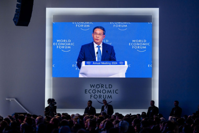 Kineski premijer upozorio u Davosu na prijetnju globalnoj ekonomiji