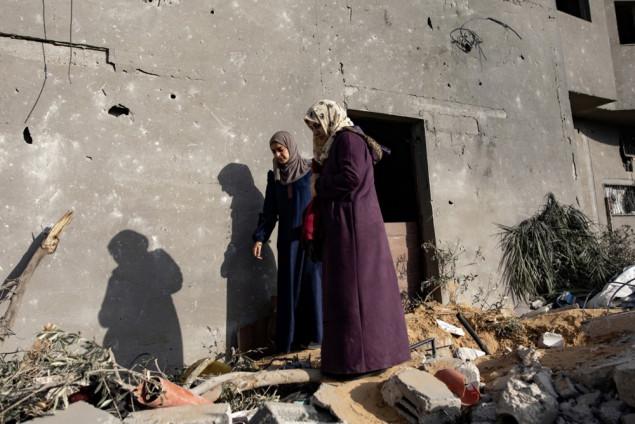 Palestinci u Rafahu pretražuju ruševine svojih domova