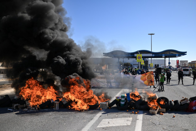 Poljoprivrednici blokirali saobraćaj širom Španije