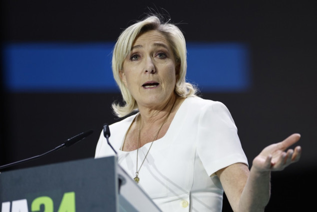 Le Pen: Francuzi očito žele okrenuti stranicu nakon sedam godina prezirne i korozivne vladavine