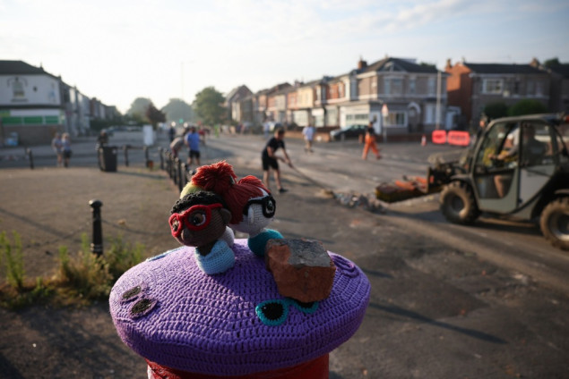 Deseci policajaca povrijeđeni u sukobima u Southportu dan nakon ubistva tri djevojčice