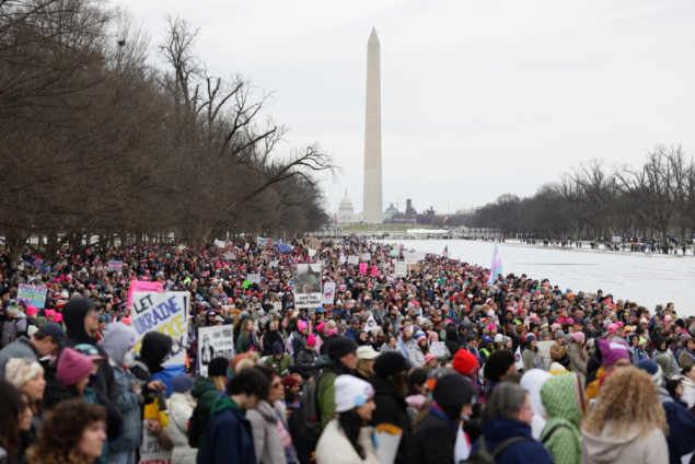 Washington se sprema za inuaguraciju, žene marširale protiv Trumpa