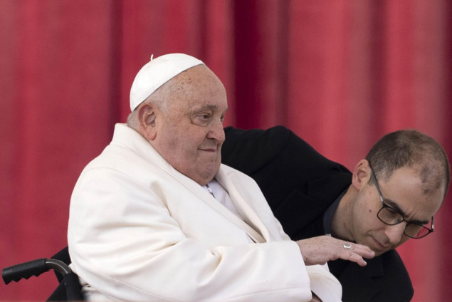 Papa Franjo bio je toliko blizu smrti da su doktori razmatrali prekid liječenja