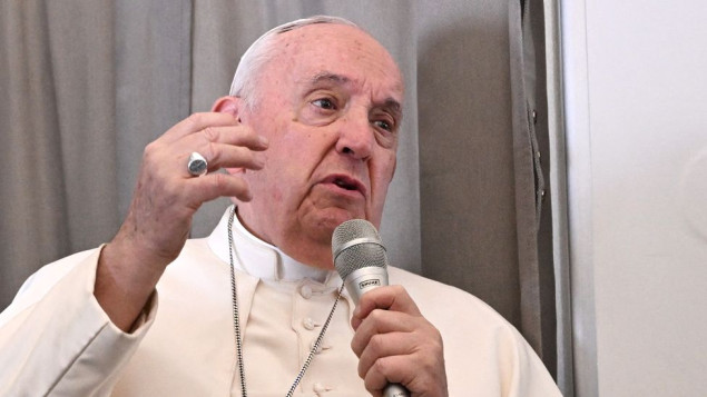 Papa Franjo: Transrodne osobe mogu biti krštene u Katoličkoj crkvi