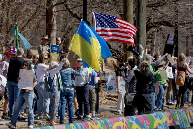 Proukrajinski protesti širom SAD-a nakon svađe Trumpa i Zelenskog