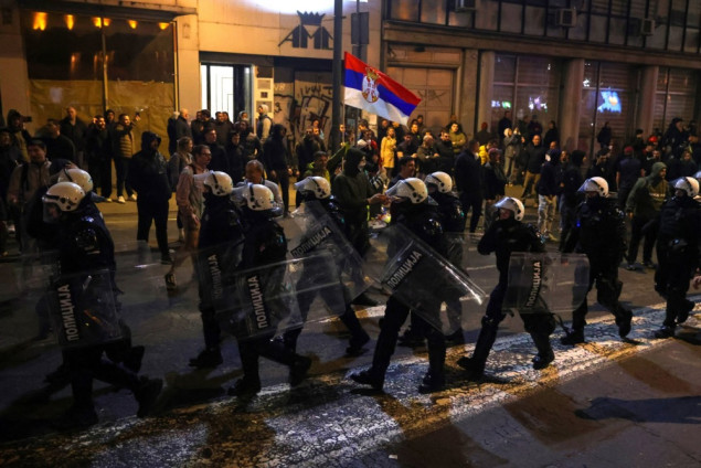 Moguća upotreba zvučnog oružja protiv demonstranata u Srbiji izazvala kontroverze