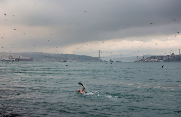 Ruski plivač nestao tokom interkontinentalne plivačke trke kroz Istanbulski moreuz