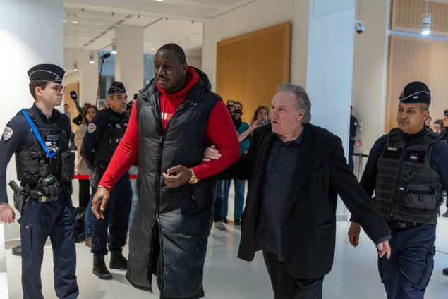 Francuska filmska ikona Gérard Depardieu ide na suđenje zbog silovanja