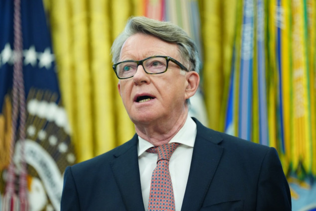 Mandelson napušta Dom lordova usljed pritiska zbog e-mailova bivšeg ministra s Epsteinom