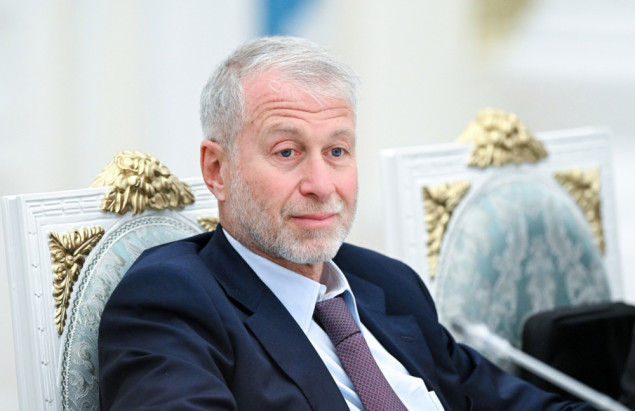 Milijarde, offshore kompanije i antidatirani ugovori: Iza finansijskog carstva Romana Abramovicha