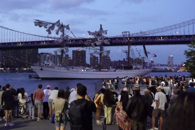 Brod meksičke mornarice udario u Bruklinski most, najmanje dvoje mrtvih
