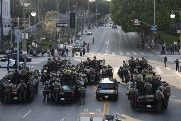 Trump izjavio da bi Los Angeles izgorio do temelja da nije poslao trupe