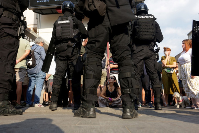 Beograd: Kod Pravnog fakulteta blokiran saobraćaj, studenti, zborovi, štandovi, a policija kod Skupštine