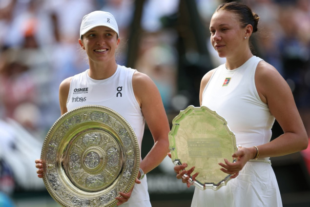 Swiatek pobijedila Anisimovu bez izgubljenog gema i osvojila titulu na Wimbledonu