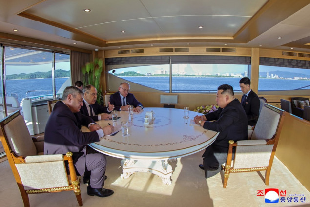 Sjevernokorejski lider Kim prenio Lavrovu bezuslovnu podršku ruskoj borbi protiv Ukrajine