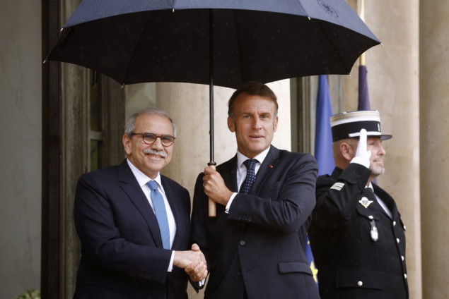Libanski premijer i Macron razgovaraju o jačanju pozicije Bejruta pred moguće pregovore s Izraelom
