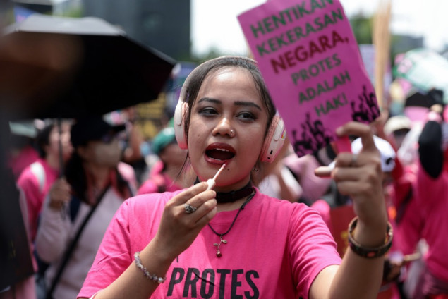 Ružičaste metle protiv represije: Indonezijske žene izlaze na ulice
