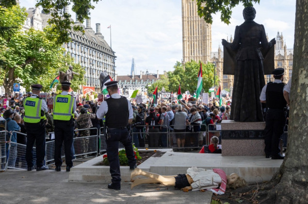 Policija u Londonu privela demonstrante na protestu protiv zabrane "Palestine Action"