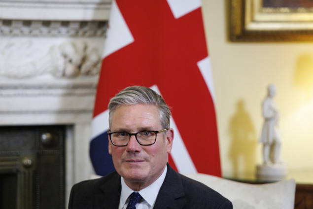 Britanski premijer se nada da će kraljevski doček Trumpa zaštititi od zamki