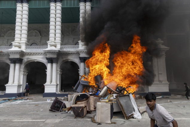 Vojska preuzela kontrolu nakon što je nepalska vlada smijenjena u masovnim protestima