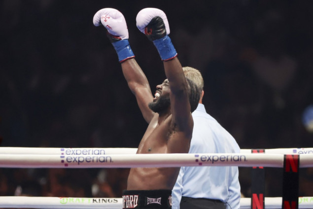 Bokserski šampion Terence Crawford završio karijeru