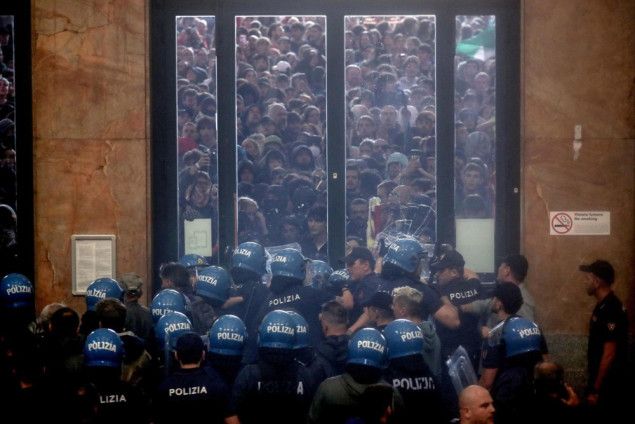 Na protestima za Gazu u Milanu povrijeđeno 60 policajaca