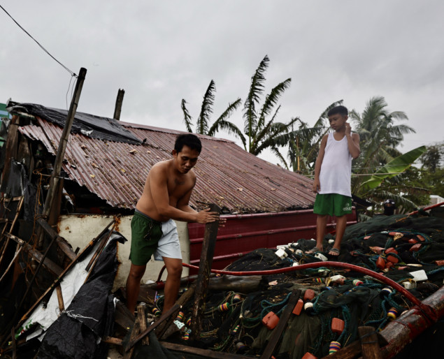 Evakuisano 400.000 ljudi, tri osobe poginule u novoj oluji koja hara Filipinima