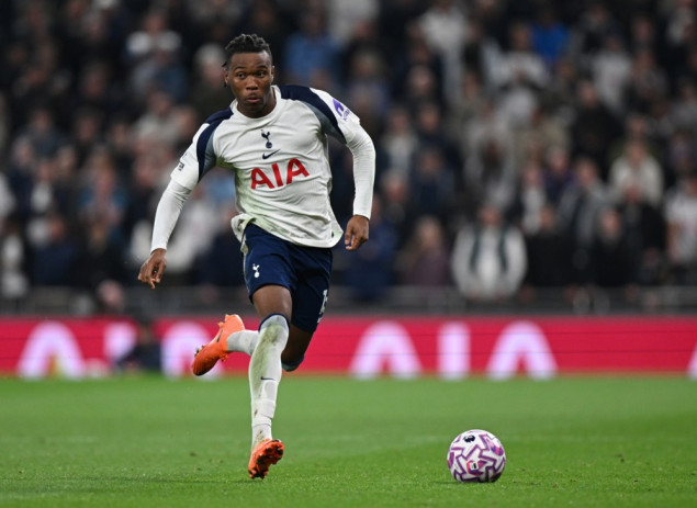 Tottenham podržava svog fudbalera Udogiea kome je prijećeno pištoljem