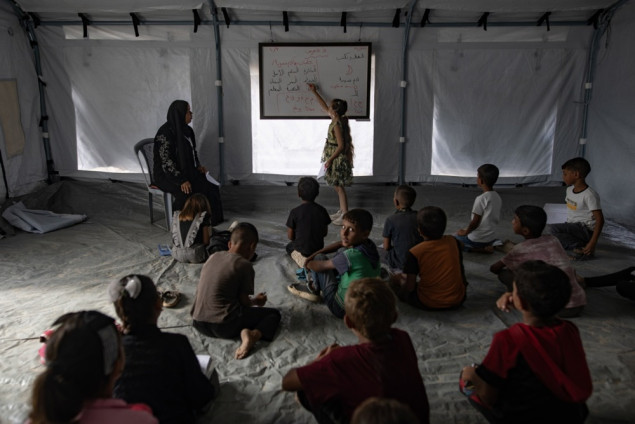 Život bez škole u Gazi - Učenje uz svjetlo telefona i glad koja razara koncentraciju