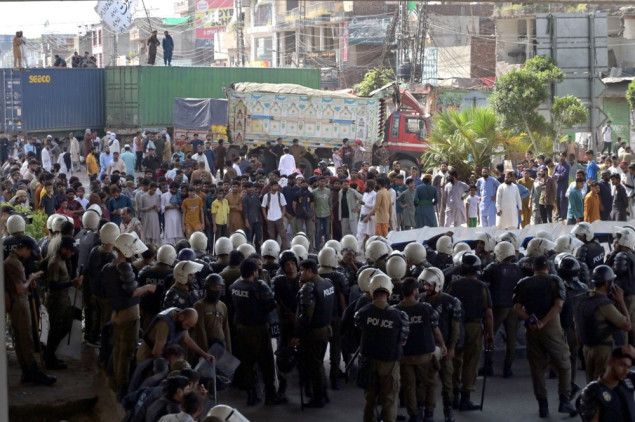 Pro-palestinski marš u Pakistanu prerastao u nasilje - Sukobi s policijom, zabilježeni smrtni slučajevi