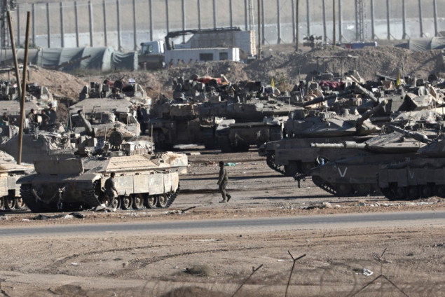 Mediji: Izraelska vojska pojačava graničnu sigurnost nakon što su se civilni kamioni približili egipatskoj ogradi