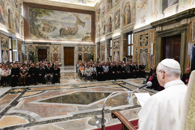 Prvi put u 500 godina - Kralj Charles će se javno moliti s papom Lavom XIV