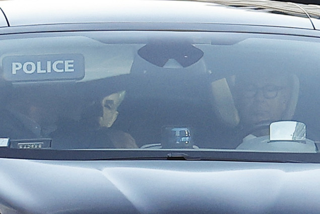 Sarkozy počeo služenje petogodišnje zatvorske kazne, stotine ljudi okupile se u znak podrške