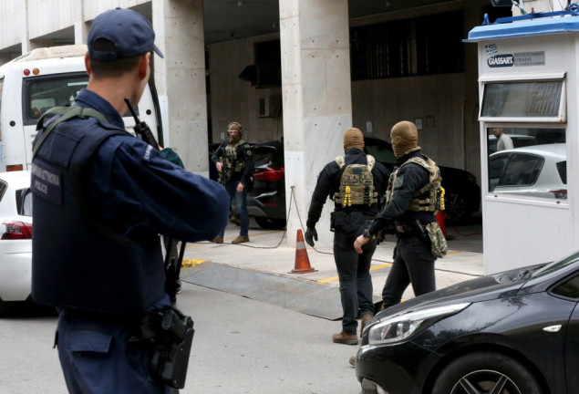 Naoružani napadač pucao na dvije lokacije u Atini, više osoba ranjeno