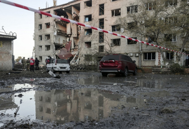 Ukrajinski dronovi pogađaju rusku naftnu infrastrukturu dok Moskva napreduje prema Pokrovsku